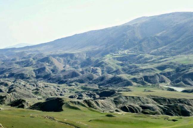 Talsenke vor dem Höhlenkloster David Gareja. Wir wollten hindurch wandern, die Zeit reicht jedoch nicht mehr