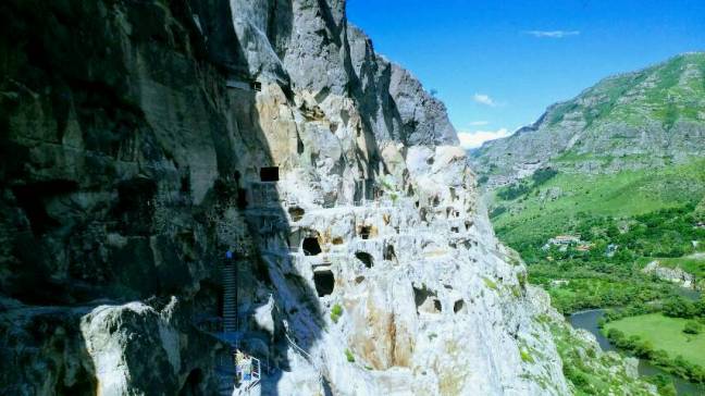 hoehlenstadt-vardzia.jpg