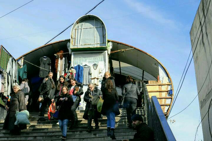 Markt im Bahnübergang, Georgien