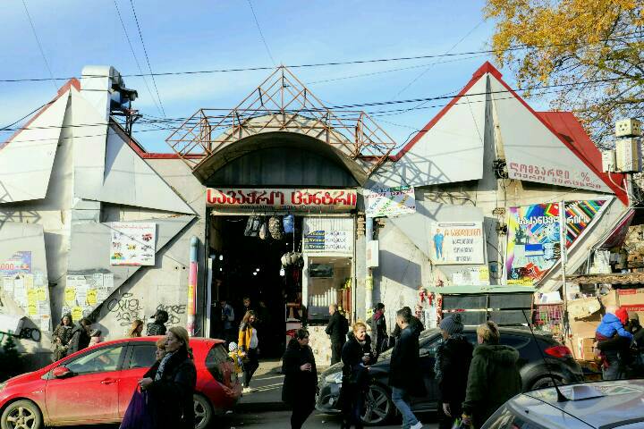Markthalleneingang in Tiflis