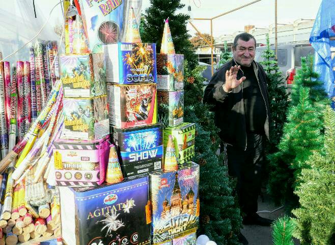 Dato verkauft Weihnachtsbäume