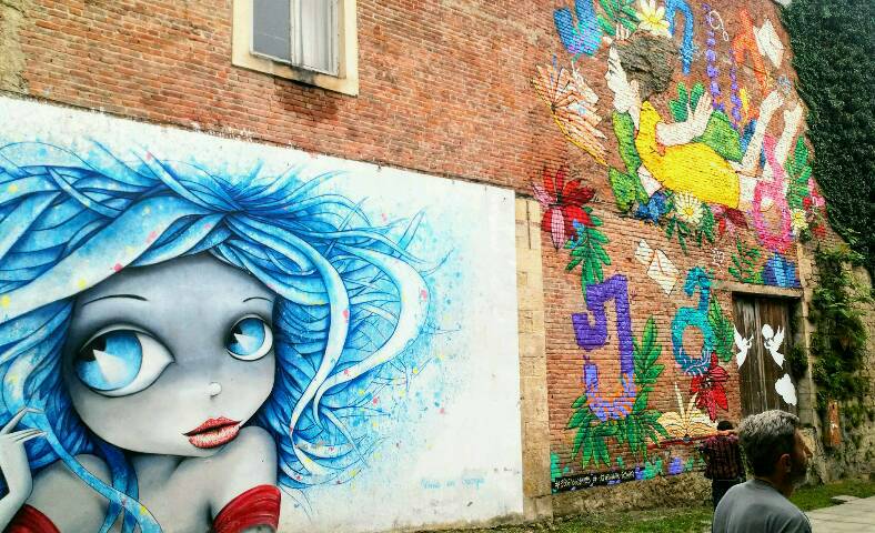 Hippes Zentrum mit vintage Cafés