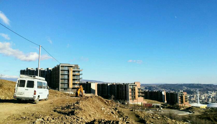 Die Lisilake Überbauung oberhalb Saburtalo 