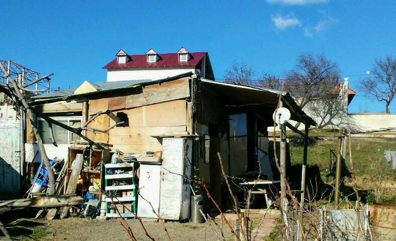 Ohne Strom und fliessend Wasser wohnen hier schon lange Menschen. Wie lange es wohl dauert, bis sie verdrängt werden?