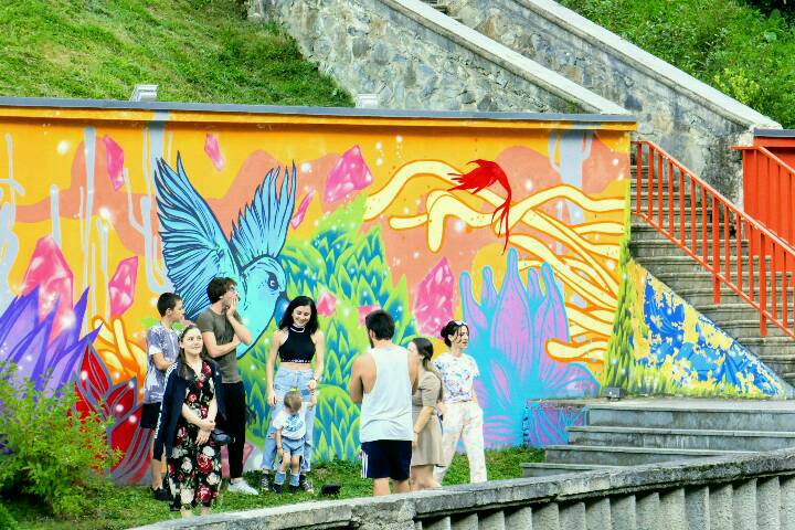 der Kurpark von Sairme ist ganz schön farbig