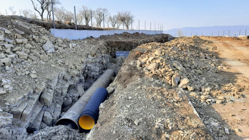 Die Infrastruktur für ein grosses Bauprojekt oberhalb Tiflis wird bereit gemacht