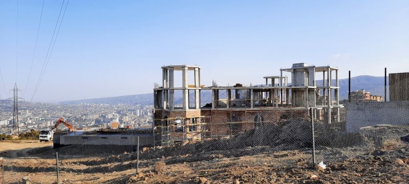 Seltsamer Palast, wer hat denn hier den Grössenwahn