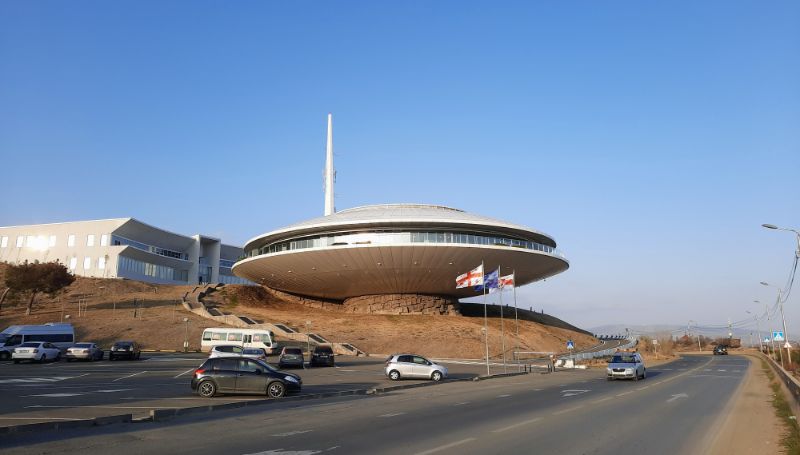 Kein Ufo, sondern die nationale Notrufzentrale von Georgien